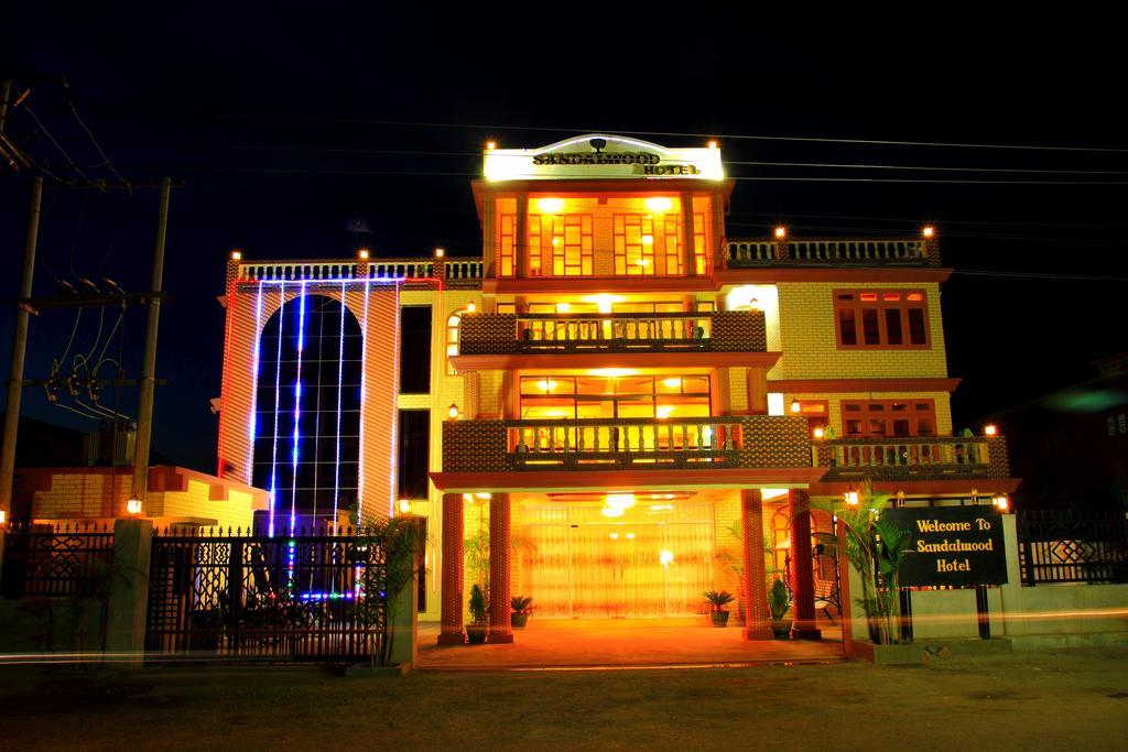 Sandalwood Hotel Nyaung Shwe Exterior photo